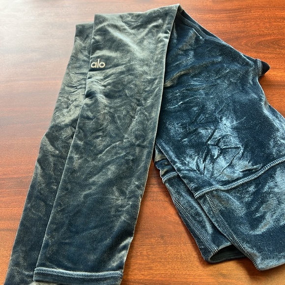 Alo Blue Velvet Leggings - Picture 3 of 7